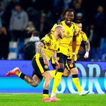 卫冕冠军仅2胜,榜首大战爆冷!神剧情上演