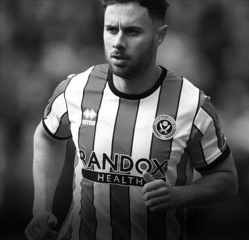 年仅31岁！前英超后卫意外溺亡，400万镑遗产，留给2岁儿子