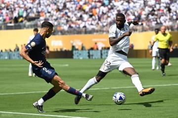 0:4脆败!姆巴佩郁闷到爆刚来皇马一年老东家眼瞅就要夺6冠王