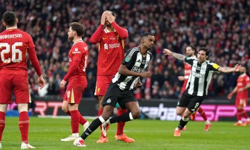 1-2！利物浦一周双出局，四线争冠梦碎，仅剩联赛冠军可争夺！