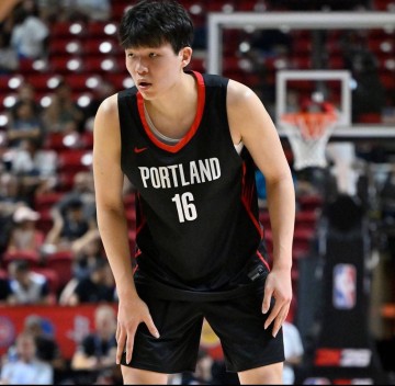 杨瀚森顶住鹈鹕双塔冲击 奉上夏联含金量最高一战?