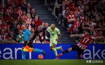 含泪再见！感人16载功勋，西甲收官战：巴萨创巅峰，莱万破纪录！