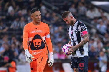 两年后重逢!皇马传奇水爷点球破门,与老队友纳瓦斯相见