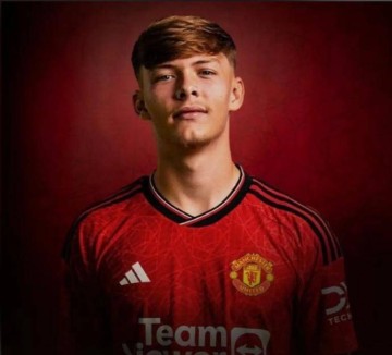 2600万卖掉,33场造31球!曼联肠子悔青:自家青木成法甲射手王