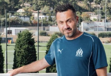 官宣!法甲名帅德泽尔比下课,曼联、曼城和热刺均成潜在下家