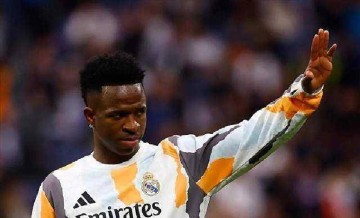 续约停摆!维尼修斯皇马地位堪忧,出售套现2亿欧能否解财政难题?