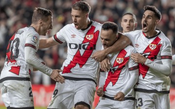 西甲焦点战：巴列卡诺主场迎战巴塞罗那，胜负悬念几何？